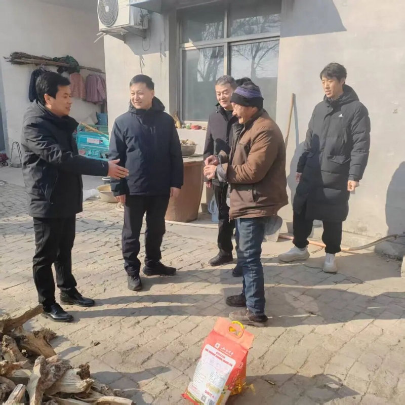 濮阳城发投集团赴帮扶村开展春节慰问活动